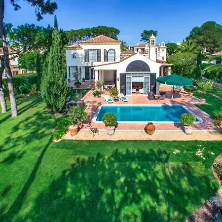 Sleeps 6 Pool Air Con Wifi *
