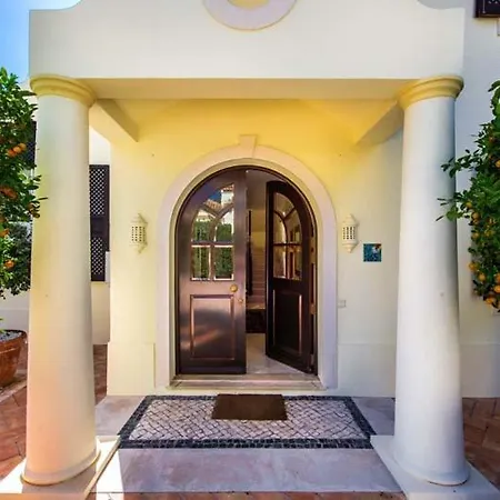 Sleeps 6 Pool Air Con Wifi