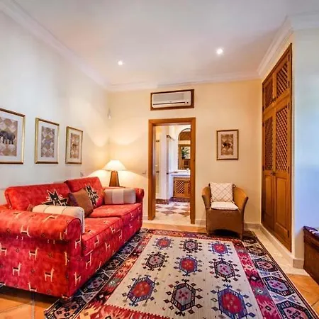 Vila Sleeps 6 Pool Air Con Wifi