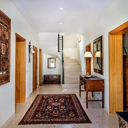 Sleeps 6 Pool Air Con Wifi