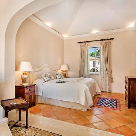 Vila Sleeps 6 Pool Air Con Wifi