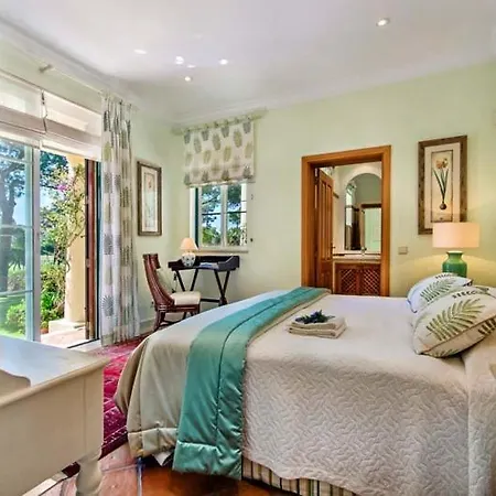 Sleeps 6 Pool Air Con Wifi *